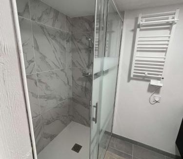 Castillon-la-Bataille House | Maison 4 personnes avec grande piscine et jacuzzi