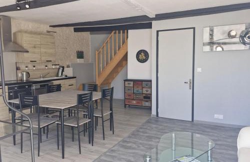 Saint-Dizant-du-Gua House | Maison 6 couchages