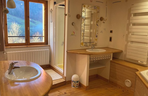 Le Petit-Bornand-les-Glieres Ski Chalet | Maison a la Montagne Avec vue au Centre du Village