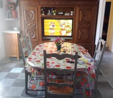 Montlucon House | Maison accueillante à Montluçon avec jardin privatif