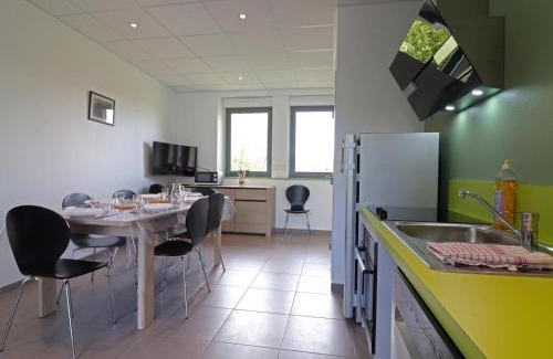 Lonlay-l'Abbaye Apartment | Maison ancienne plain-pied, adapté PMR pour 16 pers. à Lonlay-l'Abbaye - FR-1-497-234