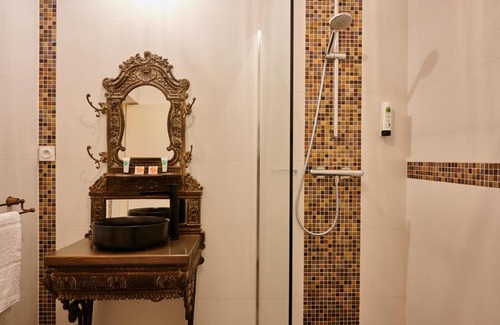 Saint - Michel Hotel | Maison Anjali
