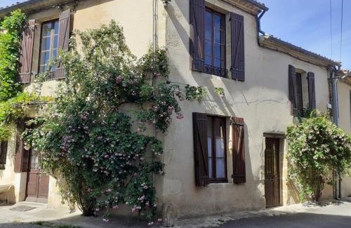 Saint-Macaire House | Maison atypique dans cité médiévale