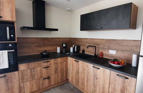 La Roche-sur-Yon House | Maison au Bord du Lac de Moulin Papon, 8/10 Pers, Lumineux et Tout Équipé