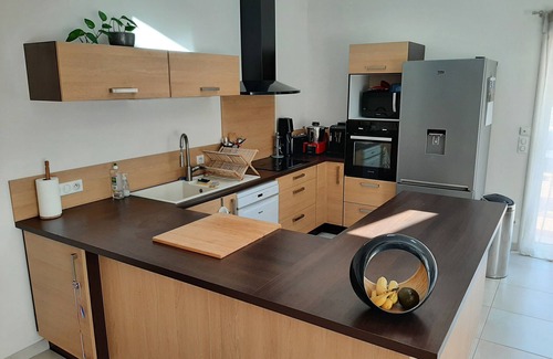 La Roche-de-Glun House | Maison au Calme Avec Piscine et Terrain de Pétanque