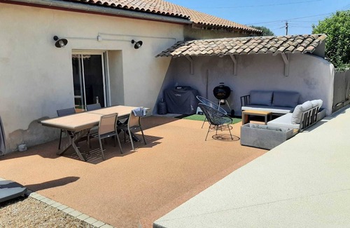 La Roche-de-Glun House | Maison au Calme Avec Piscine et Terrain de Pétanque