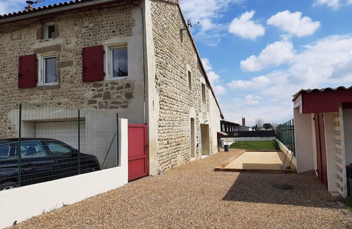 La Roche-de-Glun House | Maison au Calme Avec Piscine et Terrain de Pétanque