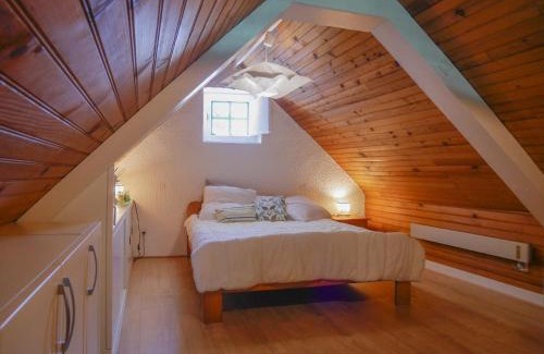 Locmaria House | Maison authentique rénovée, proche plage et commerces, avec terrasse et toutes commodités, 2 étoiles - FR-1-418-135