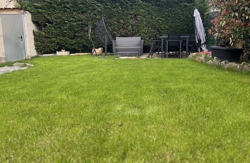 Pierrelaye House | Maison Avec Beau Jardin et Jacuzzi