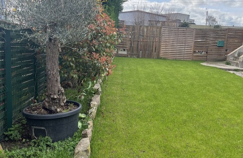 Pierrelaye House | Maison Avec Beau Jardin et Jacuzzi