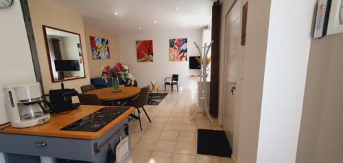 Liberation House | Maison avec garage 24 HEURES DU MANS VOITURES et toute manifestation