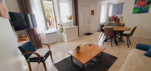 Liberation House | Maison avec garage 24 HEURES DU MANS VOITURES et toute manifestation