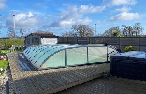 Taden House | Maison Avec Piscine et Jacuzzi