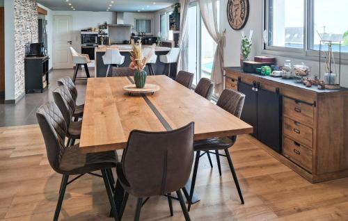 Poulgoazec House | Maison Avec Piscine Vue Mer