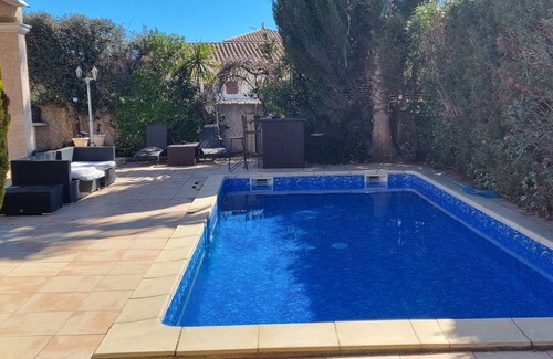 Meze House | Maison Avec Terrain et Piscine à 10 Minutes à Pieds de la Plage et Centre Ville