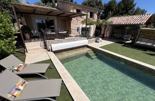 Eyragues Villa | Maison Beally - Charming holiday home with private pool for 8 persons in Eyragues.