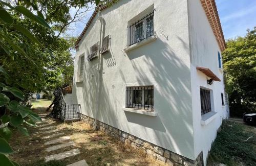 Pertuis House | Maison blanche