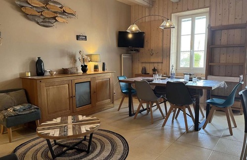 Saint-Denis-d'Oleron House | Maison calme avec terrasse à Saint-Denis-d'Oléron - 5 pers, proche plage et piste cyclable - FR-1-246A-205