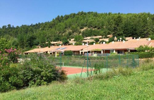 Saint-Martin-de-Bromes House | Maison charmante à Saint-Martin-de-Brômes avec piscine partagée