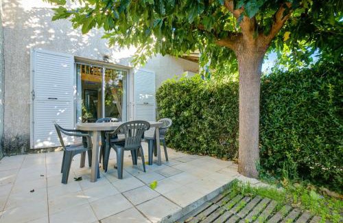 Valras-Plage House | Maison charmante à Valras-Plage avec piscine partagée