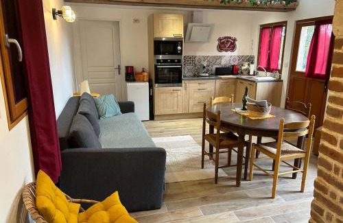 Bonneville-la-Louvet House | maison clôturée au pied des ânes avec jacuzzi