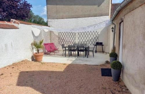 Brout-Vernet House | Maison cocooning au cœur du village avec jardin clôturé - FR-1-489-68