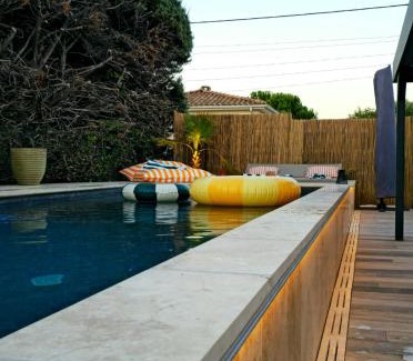 Mus House | Maison cosy à Mus avec terrasse, clim, Wi-Fi et terrain de boules Séjour détente ou professionnel au calme