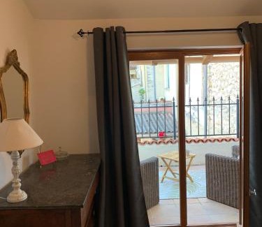 Eymet House | Maison cosy cœur de bastide+ cour + vue sur toits