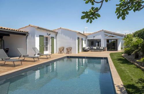 Sainte-Marie-de-Re Villa | Maison d'architecte familiale avec piscine chauffée au calme