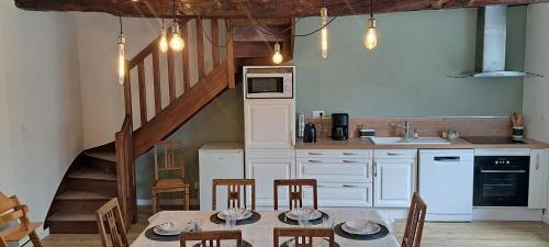 Saint-Pierre-de-Plesguen House | Maison de campagne au cœur d'un village