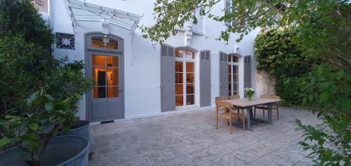 Chateau Gombert Bed & Breakfast | Maison d'hôtes La Bastide de Patou