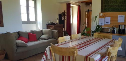 Aroue-Ithorots-Olhaiby House | Maison d'hôtes MOURENIA Aroue