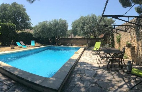 Robion House | Maison Daumas Billard Français et Piscine