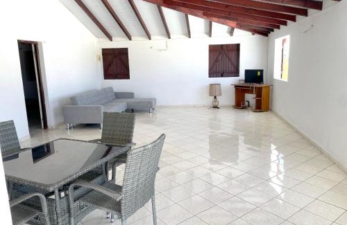 Le Moule House | Maison de 2 chambres avec piscine partagee terrasse et wifi a Le Moule a 5 km de la plage