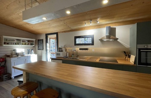 Arpavon Ski Chalet | Maison de 81m 2 au Cœur de la Forêt. En Drôme Provençale. Animaux Acceptés