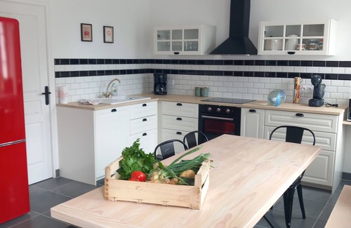 Quemper-Guezennec House | Maison de Campagne Entièrement Rénovée à 15 km de la mer