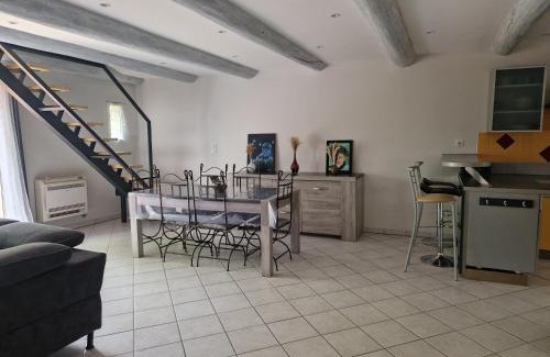 Puyvert House | Maison de campagne à 2km de lourmarin