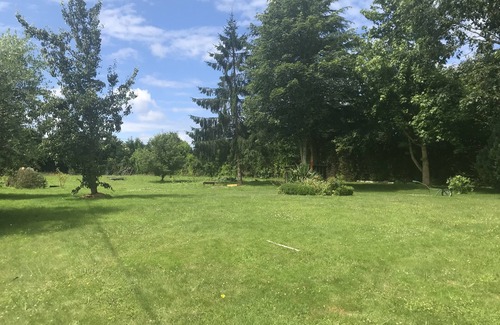 Languenan House | Maison de Campagne au Calme Entourée D'un Jardin Arboré