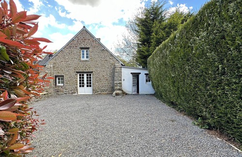 Le Grippon House | Maison de Campagne, Proche du Mont st Michel, Idéal Pour un Couple et un Enfant