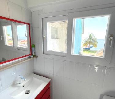 Pointe-Noire House | Maison de charme a Pointe Noire avec balcon prive