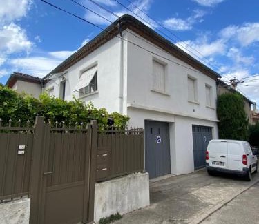 Carcassonne Apartment | Maison de charme avec jardin