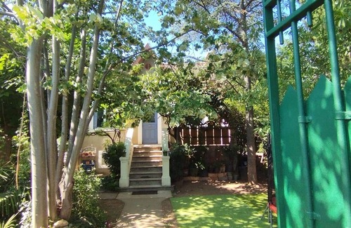 Montolivet House | Maison de Famille, Écrin de Verdure en Plein Marseille