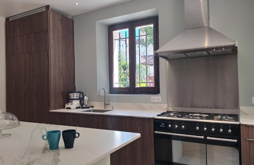 Annecy Old Town Apartment | Maison de Famille - Appartement JARDIN SEMNOZ