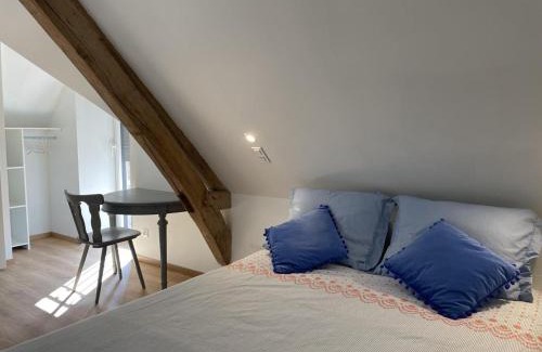 Ygrande House | Maison de ferme rénovée 18ème siècle avec poêle à granulés et piano - FR-1-489-433