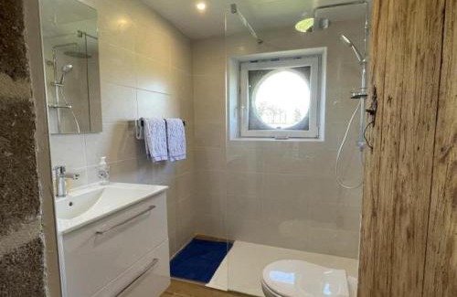 Ygrande House | Maison de ferme rénovée 18ème siècle avec poêle à granulés et piano - FR-1-489-433