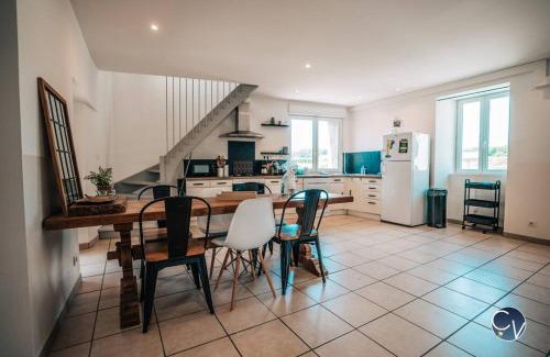 Saint-Marcel-de-Careiret House | Maison de village cosy avec terrasse privée
