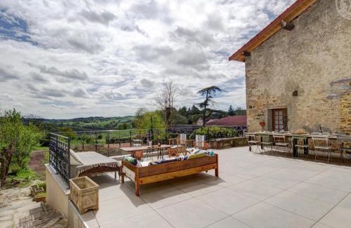 Saint-Symphorien-de-Lay House | Maison de ville spacieuse avec jardin et terrasse - FR-1-496-312