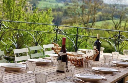 Saint-Symphorien-de-Lay House | Maison de ville spacieuse avec jardin et terrasse - FR-1-496-312