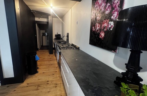 Mazeres House | Maison de maître 250 m² - courtyard & glass roof for up to 10 people. Possible events.