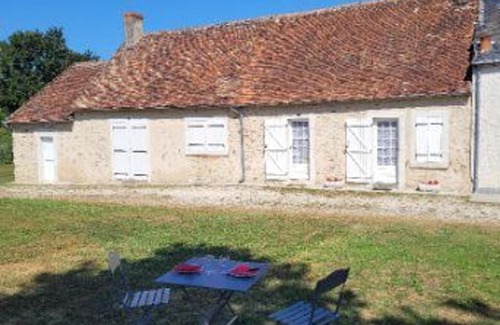 Migne House | Maison de plain-pied au bord d'un étang en Berry, avec services inclus et garage pour vélos/motos - FR-1-591-353